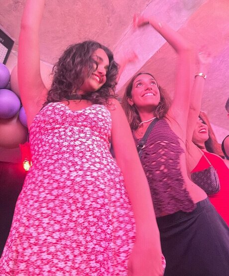 Geraldine Viswanathan étoile sexy galeries