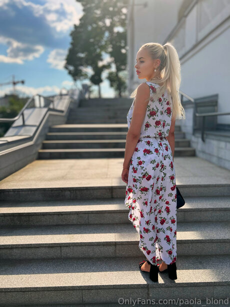 Paola blond art modèle archive