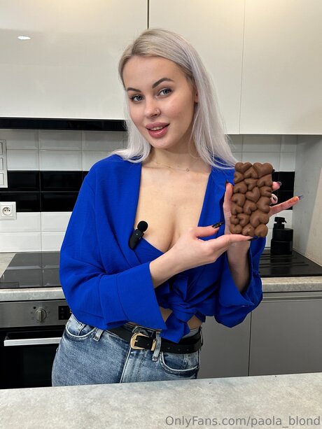 Paola blond star du porno chaude des photos