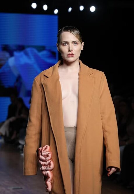 Leticia Colin sexe de star du porno photos