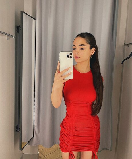 Sofia Chernasova star érotique photo