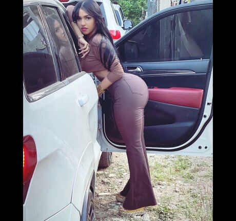 Yinett Baez modèle de haute qualité des photos