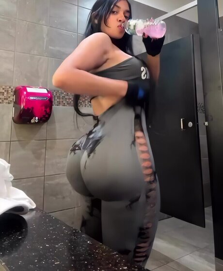 Yinett Baez étoile sexy images