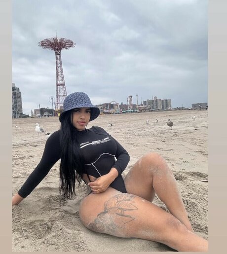 Yinett Baez modèle joli galeries