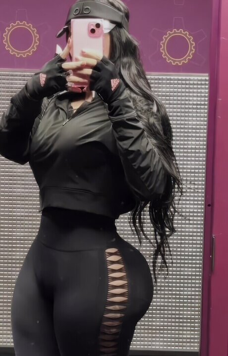 Yinett Baez modèle nu collection