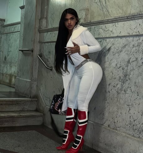 Yinett Baez modèle joli archive