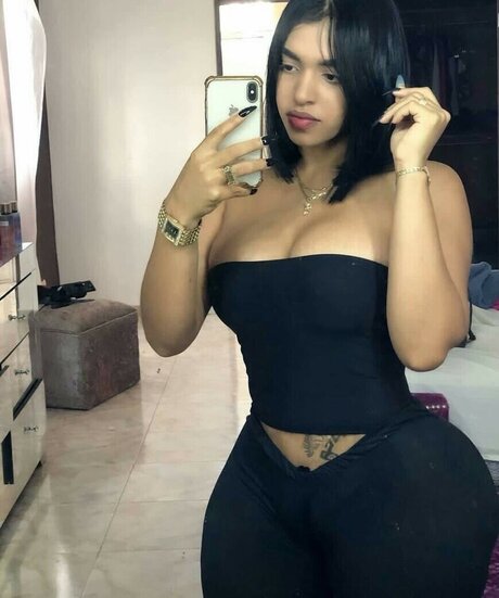 Yinett Baez modèle gratuit photos