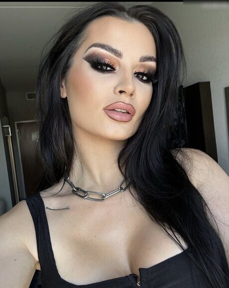 Saraya Jade Bevis star du porno de haute qualité galeries