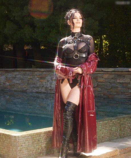 Saraya Jade Bevis actrice de nus img