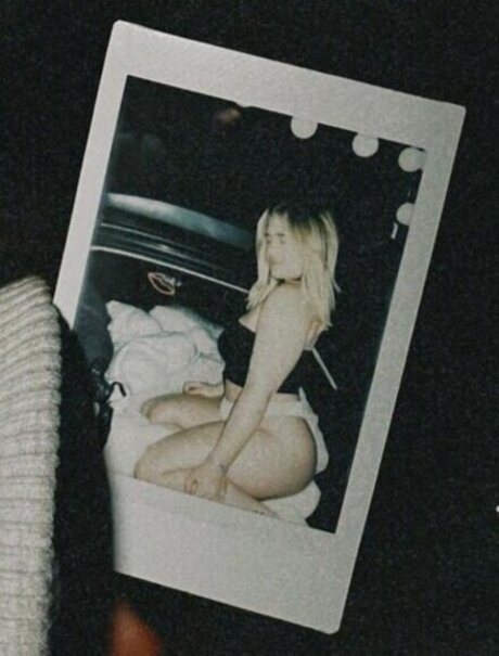 fans danal épais uniquement nu chaud image