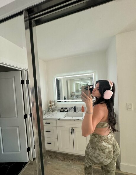 Jackie Figueroa haut modèle image