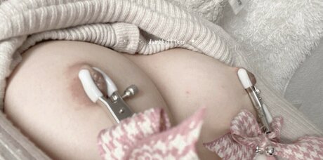 pom-pom girl asiatique onlyfans meilleurs nus img