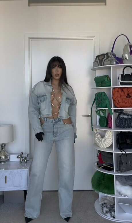 Alara Taneri star exclusive photo