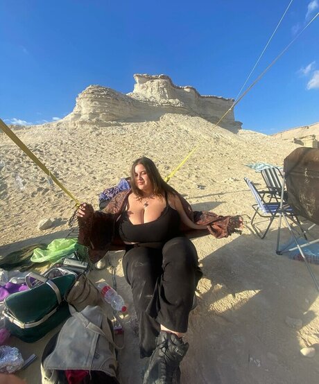 Mikaash actrice nue image