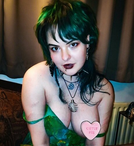 Pinegreentea actrice érotique galerie