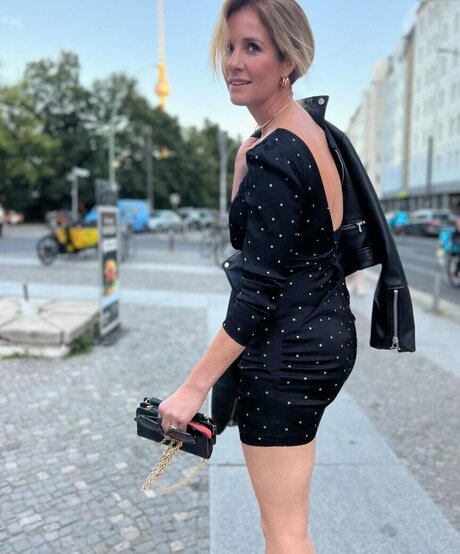 visage blond uniquementfans sexy xxx photos