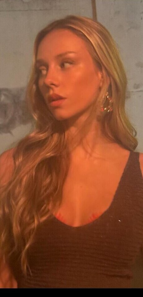 Ester Exp sito modèle porno image