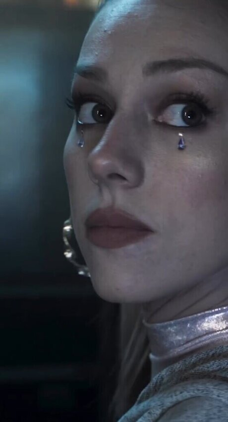 Ester Exp sito haut modèle images