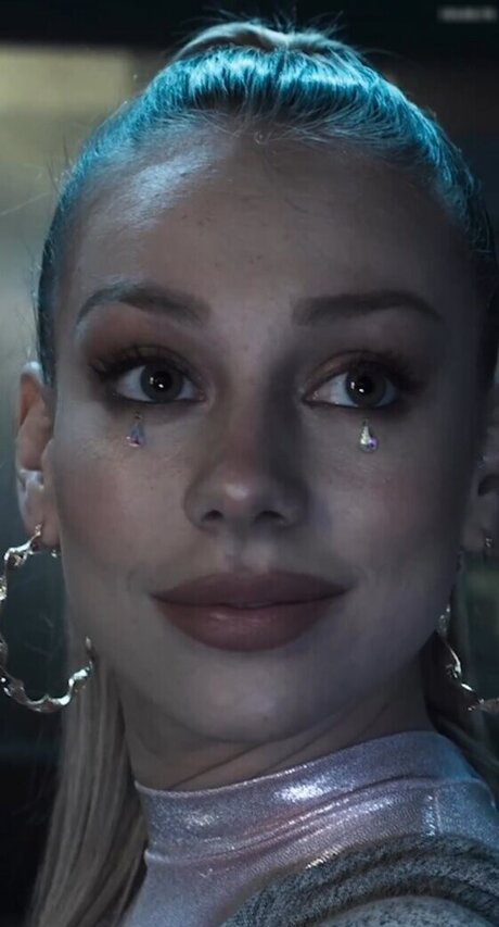 Ester Exp sito étoile sympa des photos