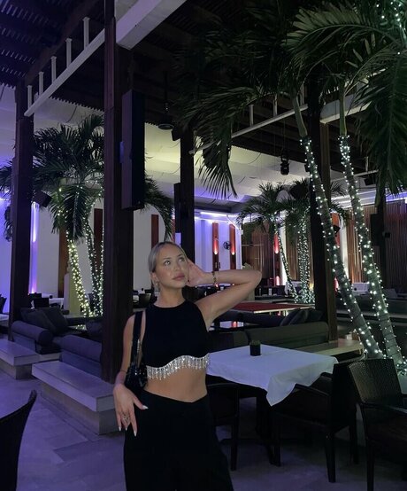 Agnessa Kosogon modèle adulte galeries