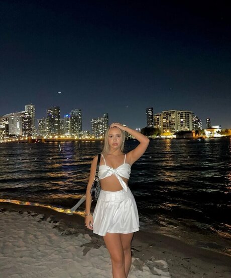 Agnessa Kosogon modèle érotique images