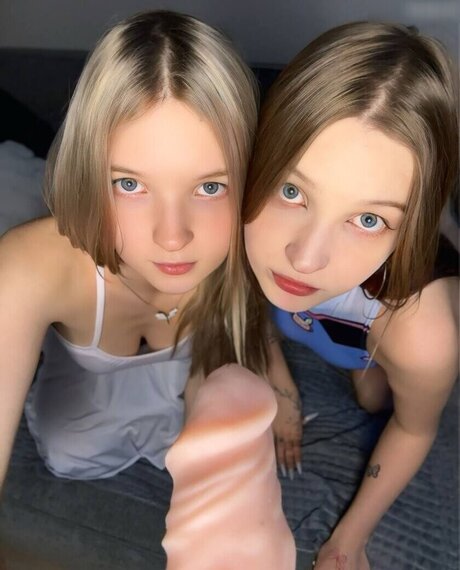 Lina amp Rina étoile nue image