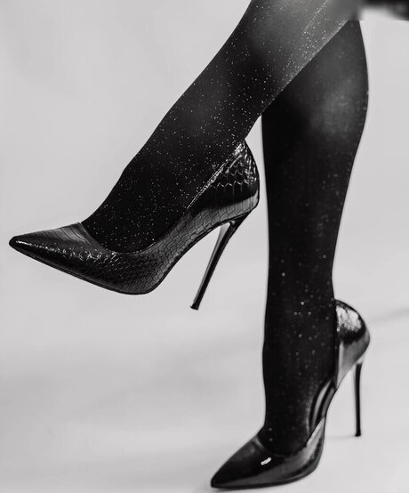 serveuse onlyfans sexy archive