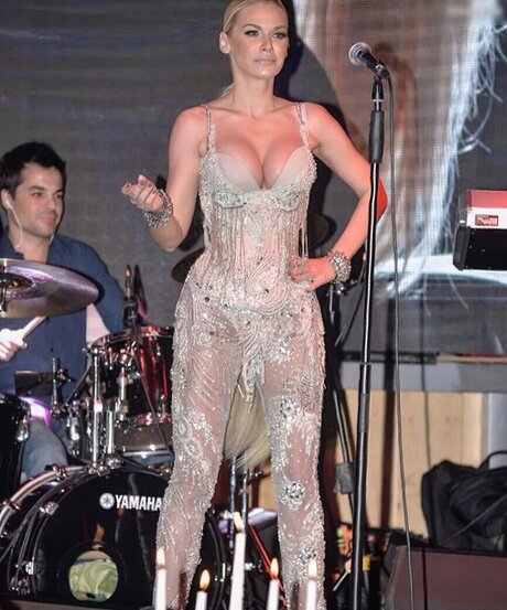 Natasa Bekvalac star du porno adulte galerie