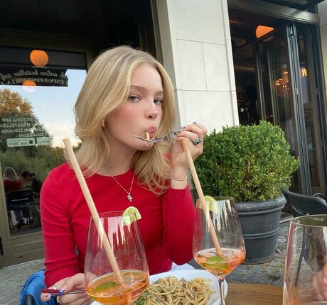 cul écarté onlyfans bien chaud photos