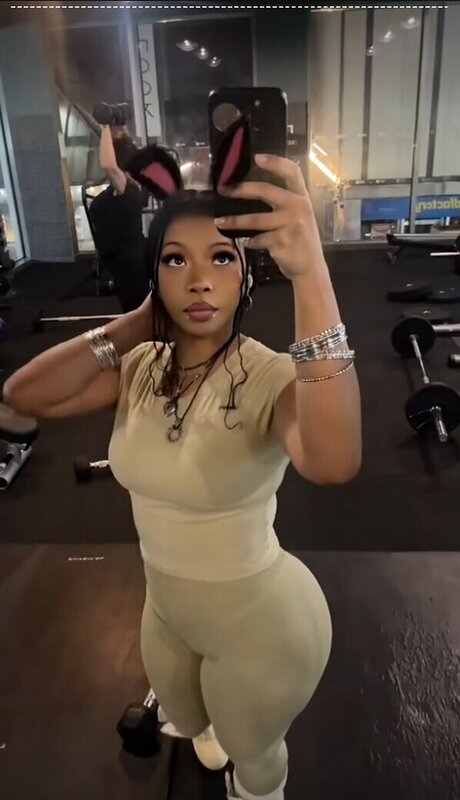 goldenbihxo beau modèle galerie