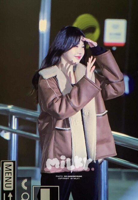 milf aux cheveux noirs onlyfans hd parfaite collection