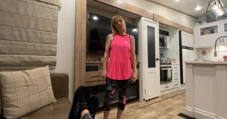 blonde aux gros seins onlyfans art de haute qualité images