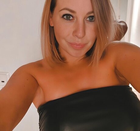 blonde au gros cul onlyfans xxx de haute qualité des photos