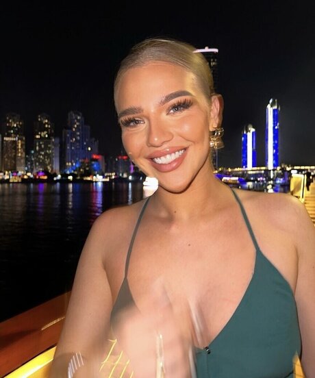 Elaine Victoria modèle pornographique img