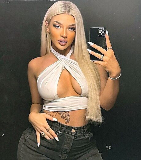 Elaine Victoria star du porno chaude image