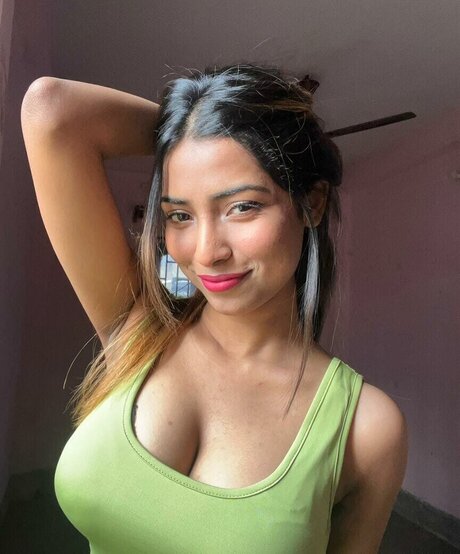 itz me saheli official étoile de haute qualité photos