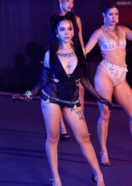 visage blond uniquementfans pornographique gratuit photo