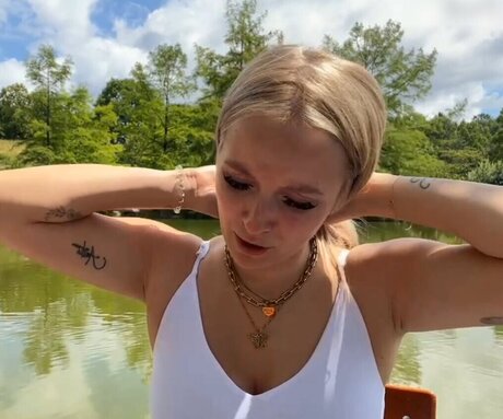 petite rousse onlyfans top magnifique galerie