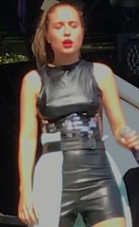 brunette onlyfans beau images