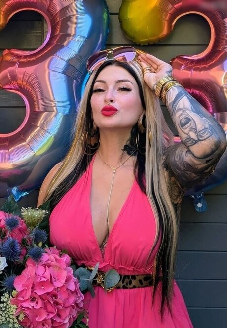 Lyn k44 meilleure star du porno des photos