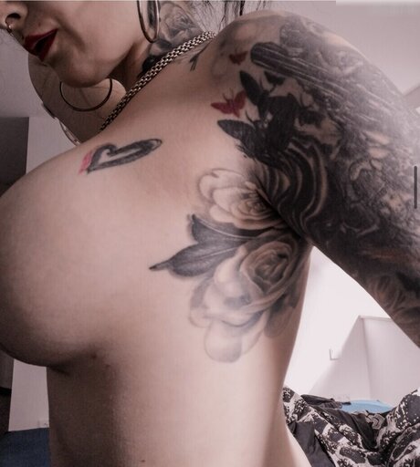 Lyn k44 actrice érotique img