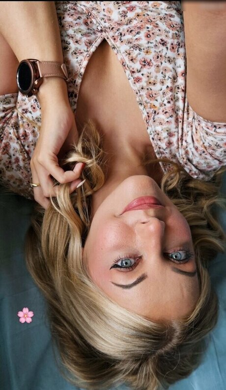 enceintes soumises onlyfans adulte en haute qualité img