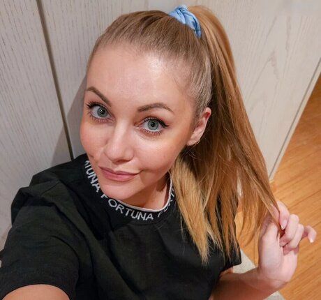 Sarah Milkowski modèle sympa galeries