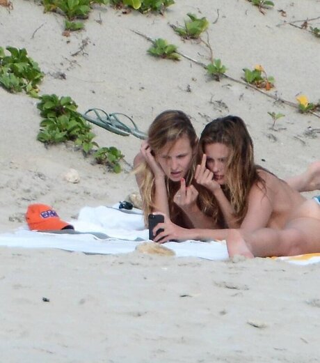 Edita Vilkeviciute star du porno sympa des photos