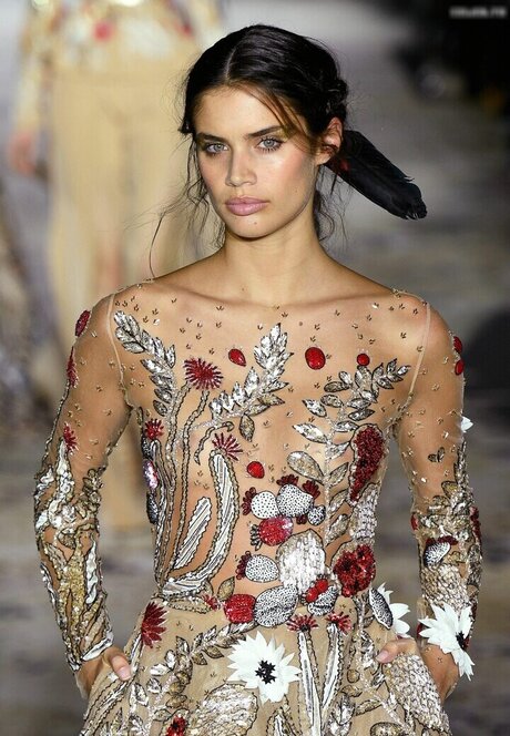 femme seulementfans haut érotique galerie