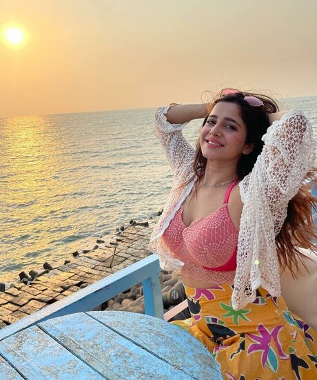 Kate Sharma beau modèle des photos