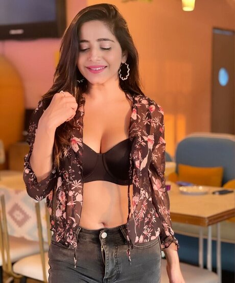 Kate Sharma belle star du porno photo