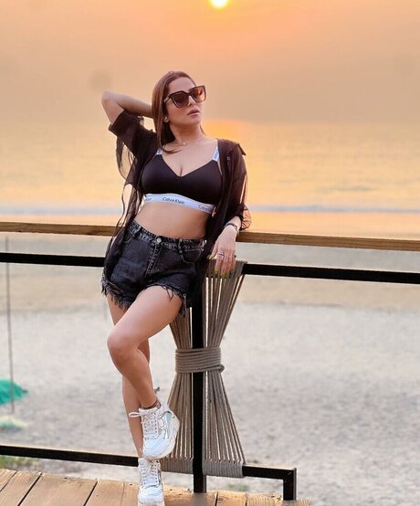 latina épaisse uniquementfans sexy nue des photos