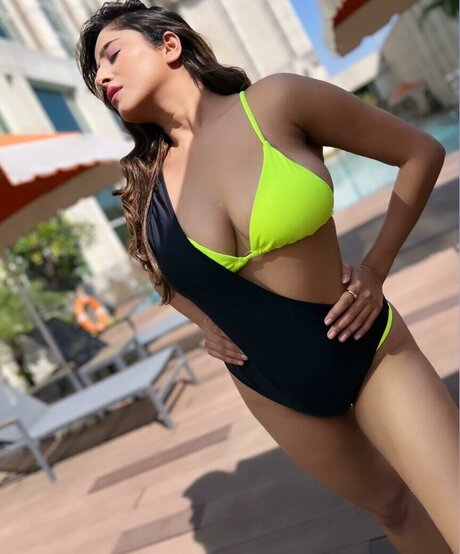 Kate Sharma star du porno xxx img