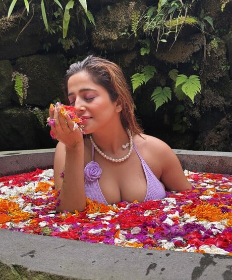 Kate Sharma star exclusive photo